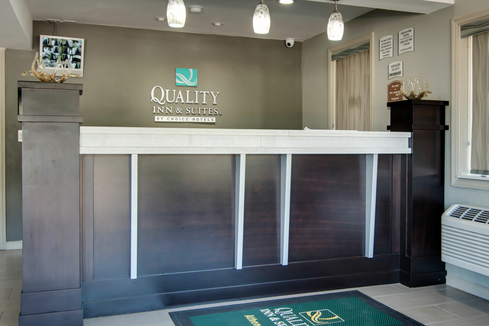 Quality Inn & Suites Athens University Area Exteriör bild
